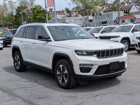 Used 2023 Jeep Grand Cherokee 4WD 4xe image 4