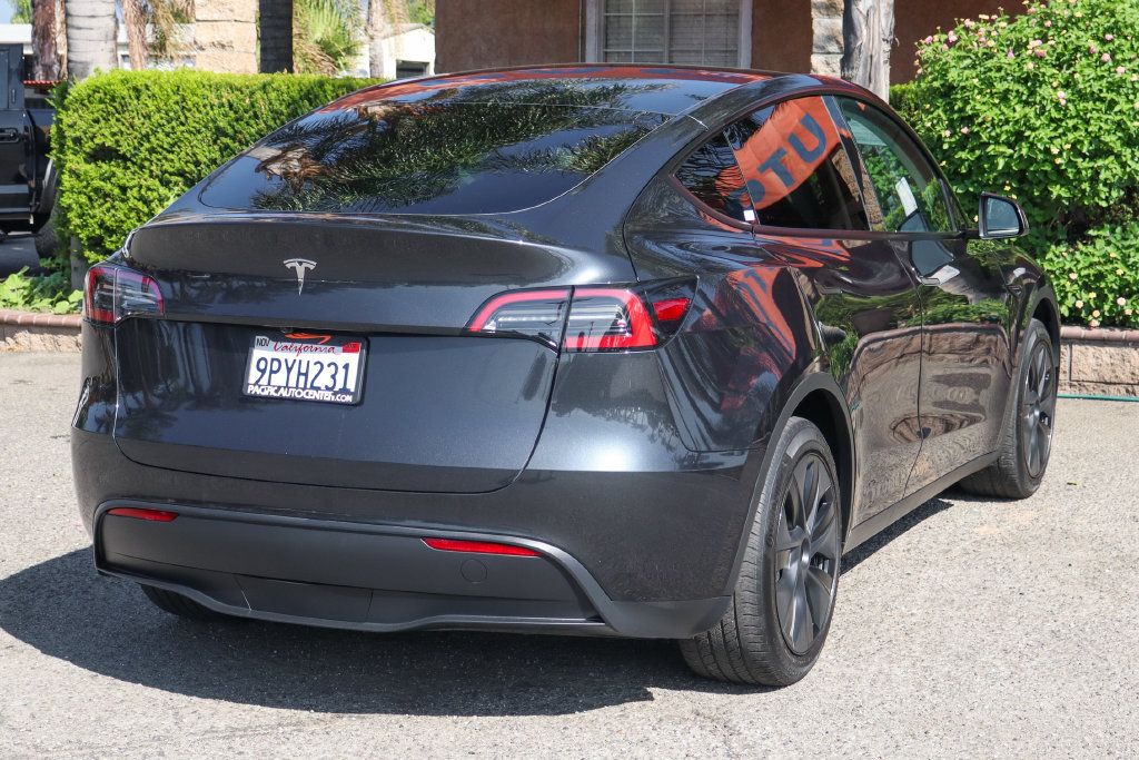 Used 2025 Tesla Model Y Long Range RWD image 9