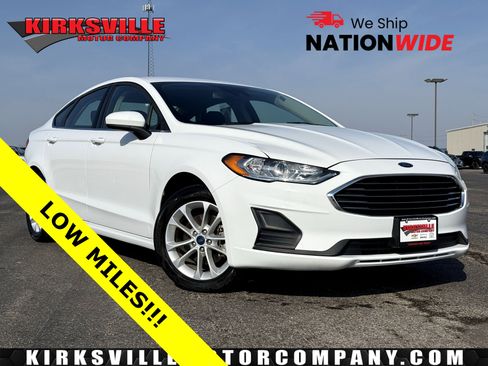 Used 2020 Ford Fusion SE image 1