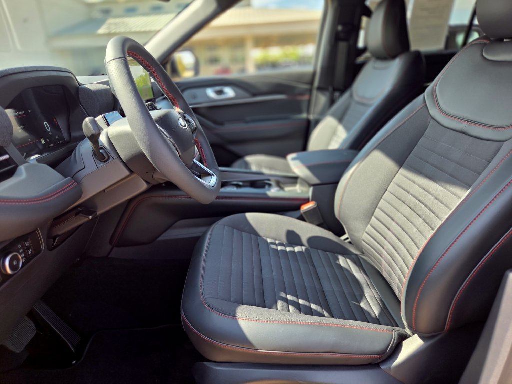 Used 2026 Ford Explorer ST-Line w/ Premium Package RWD image 18