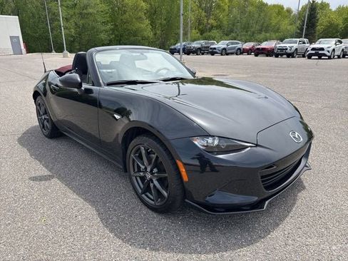 Used 2018 MAZDA MX-5 Miata Club RWD image 3