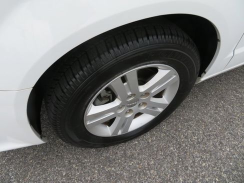Used 2018 Dodge Grand Caravan SXT image 9