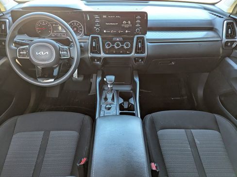 Used 2023 Kia Sorento LX image 10