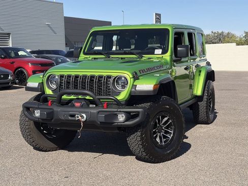 Used 2025 Jeep Wrangler Unlimited Rubicon AWD/4WD image 4