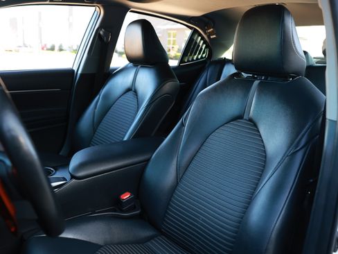 Used 2018 Toyota Camry SE w/ Audio Package image 10