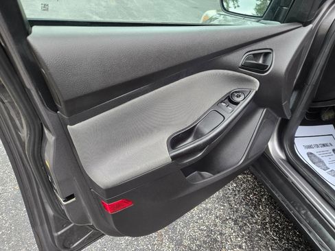Used 2012 Ford Focus S FWD image 18