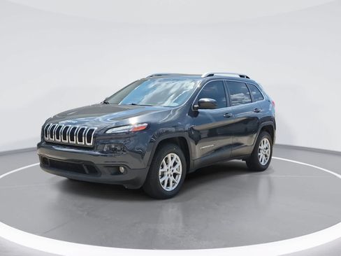 Used 2018 Jeep Cherokee Latitude Plus AWD/4WD image 4