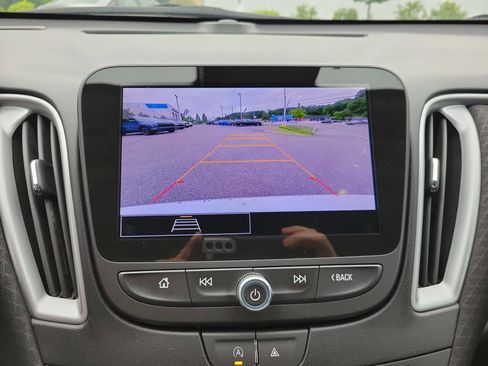 Used 2023 Chevrolet Malibu LT FWD image 16