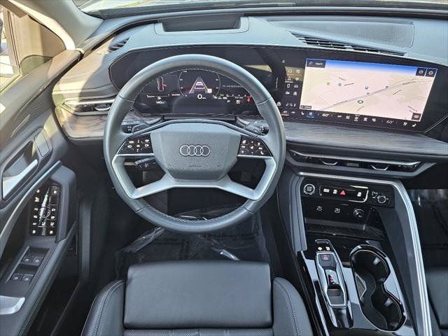 Used 2025 Audi Q5 Premium Plus w/ Premium Plus AWD/4WD image 5