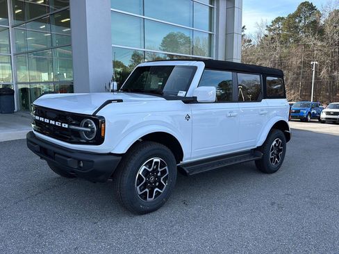 New 2025 Ford Bronco Outer Banks image 2