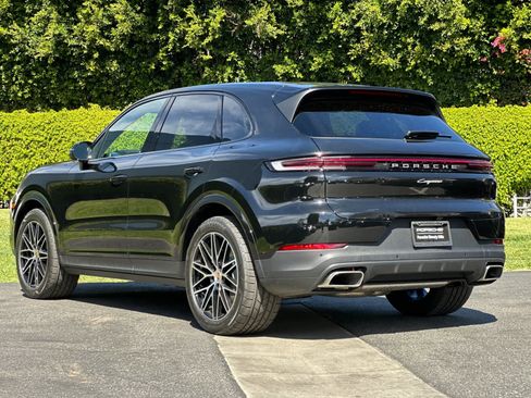 Used 2026 Porsche Cayenne AWD/4WD image 3
