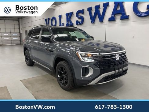 New 2026 Volkswagen Atlas Peak Edition image 5