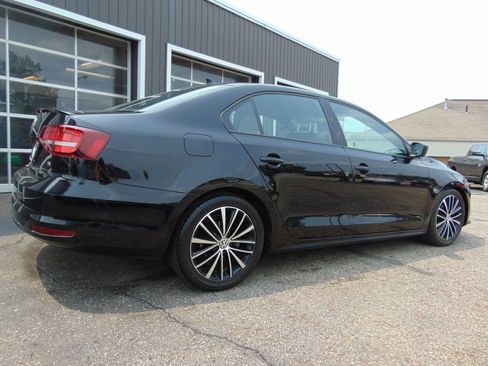 Used 2016 Volkswagen Jetta Sport FWD image 9