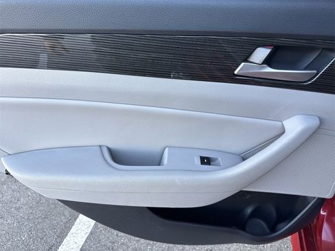 Used 2018 Hyundai Sonata Limited image 29