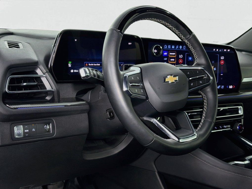 Used 2025 Chevrolet Traverse High Country FWD image 38