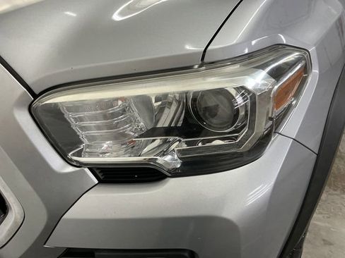 Used 2018 Toyota Tacoma TRD Off-Road image 17