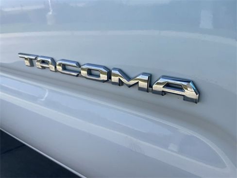 Used 2022 Toyota Tacoma Limited image 32