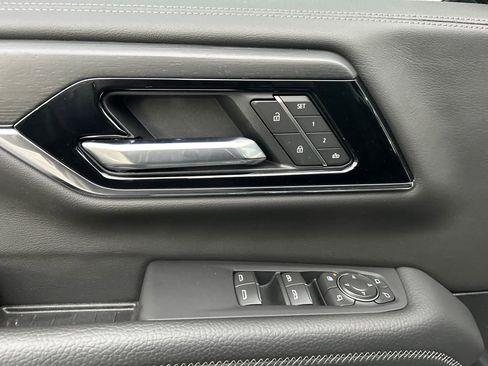 Certified 2025 GMC Yukon Denali w/ Sun & Power Step Package image 15