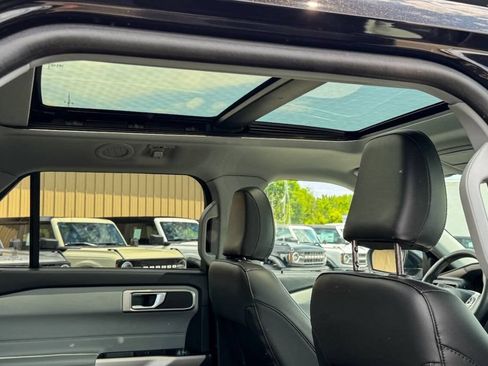 Used 2023 Ford Explorer XLT w/ Equipment Group 202A AWD/4WD image 14