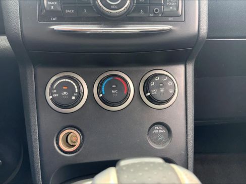 Used 2013 Nissan Rogue S FWD image 30