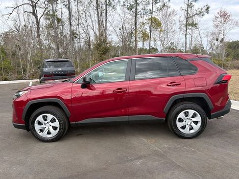 Used 2025 Toyota RAV4 LE AWD/4WD image 2