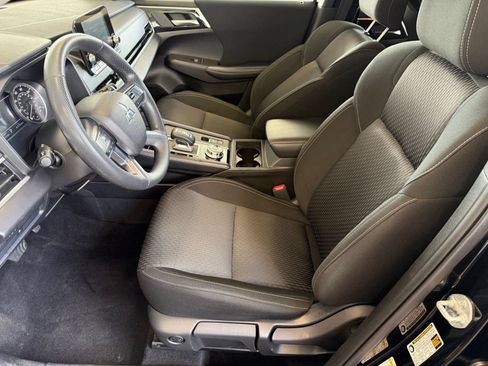 Used 2024 Mitsubishi Outlander ES FWD image 5