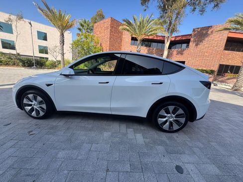 Used 2023 Tesla Model Y Long Range AWD/4WD image 9