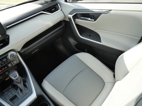 Used 2025 Toyota RAV4 XLE Premium w/ Weather Package image 11