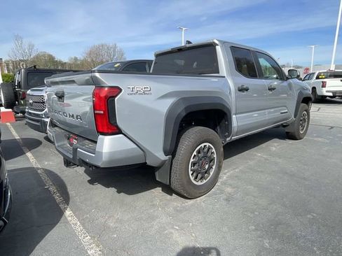 Used 2024 Toyota Tacoma TRD Off-Road image 4
