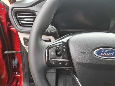 Used 2023 Ford Escape Platinum w/ Premium Technology Package AWD/4WD image 23