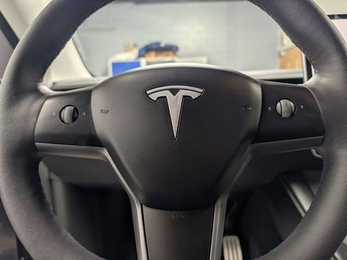 Used 2023 Tesla Model Y Performance image 18