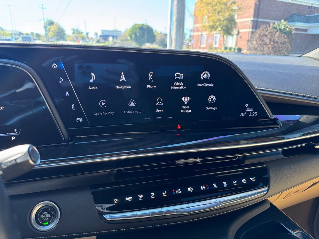 Certified 2022 Cadillac Escalade ESV Premium Luxury w/ Performance Package AWD/4WD image 16