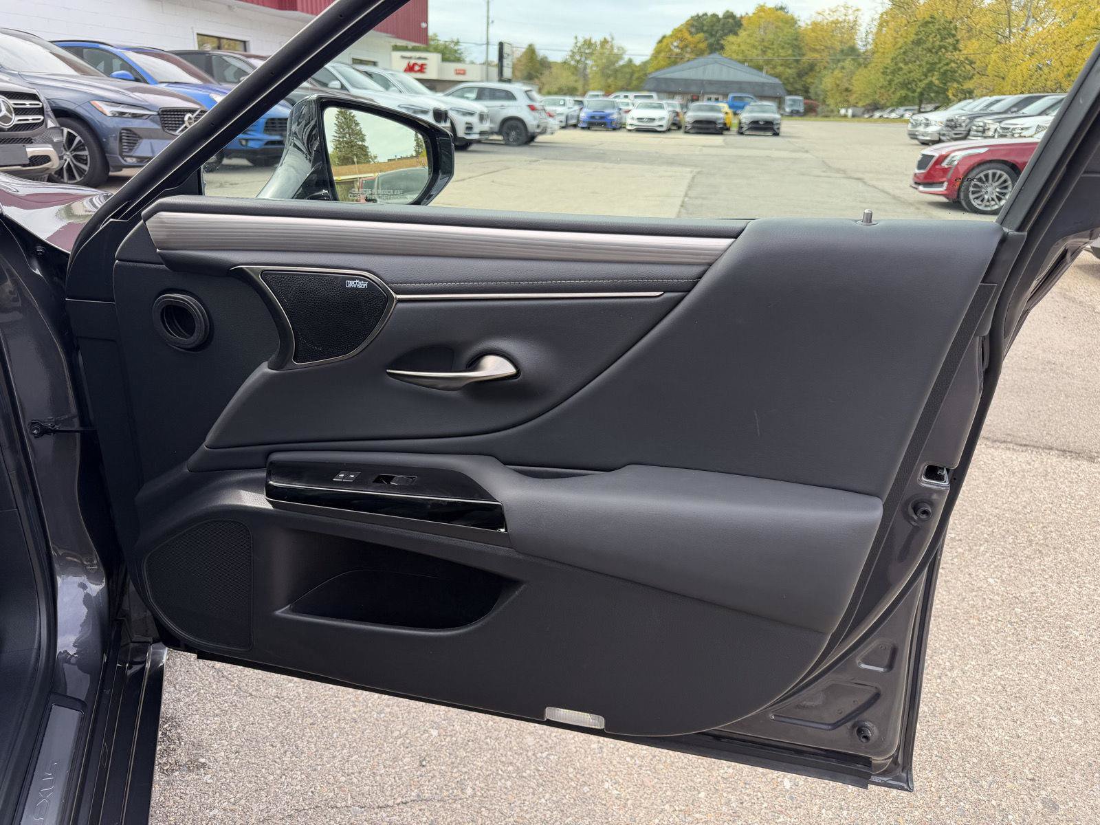 Used 2023 Lexus ES 350 F Sport w/ Accessory Package (Z2) FWD image 31