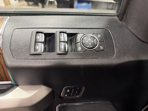 Used 2016 Ford F150 Lariat image 18