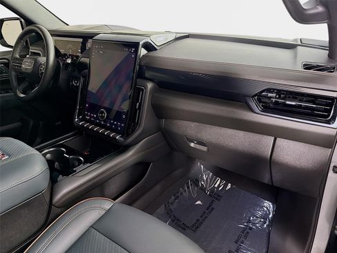 Certified 2025 GMC Yukon AT4 w/ AT4 Premium Package AWD/4WD image 30