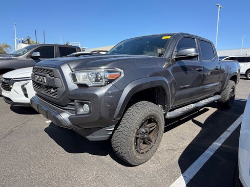 Used 2019 Toyota Tacoma TRD Sport w/ Technology Package image 5