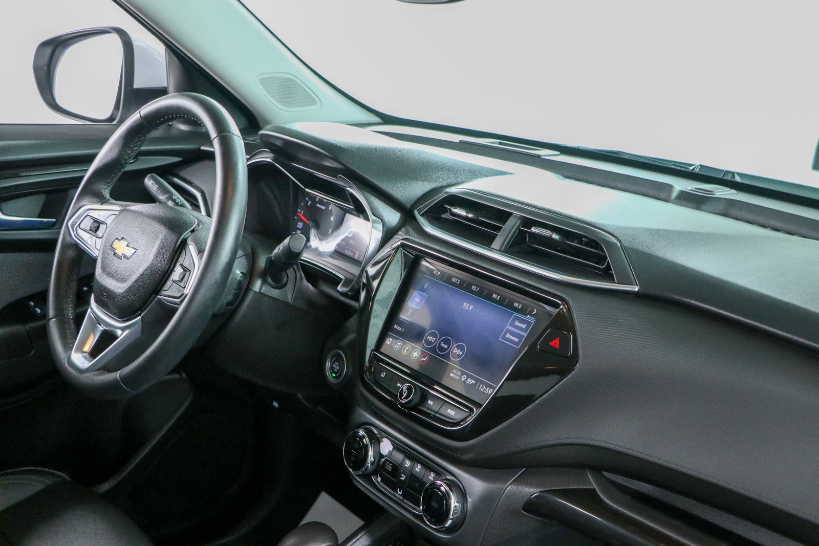 Used 2021 Chevrolet TrailBlazer LT w/ Premium Seating Package FWD image 25