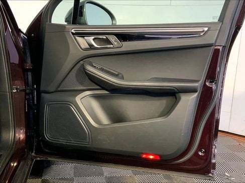 Used 2023 Porsche Macan Turbo image 26