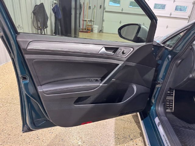 Used 2018 Volkswagen Golf Alltrack AWD/4WD image 9
