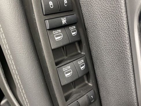 Used 2026 Chrysler Pacifica Select FWD image 12