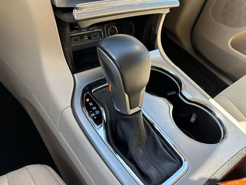 Used 2021 Jeep Grand Cherokee Laredo image 18