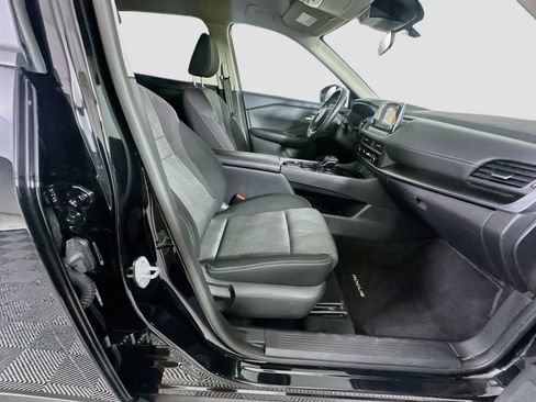 Used 2024 Nissan Rogue SV FWD image 31