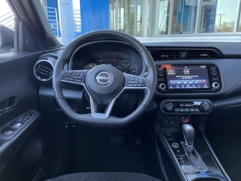 Used 2024 Nissan Kicks SR image 17