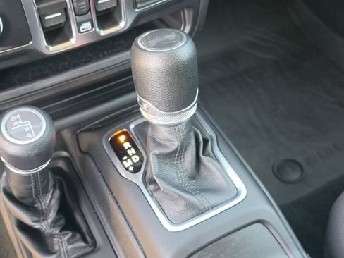 Used 2022 Jeep Wrangler Unlimited Sport AWD/4WD image 29