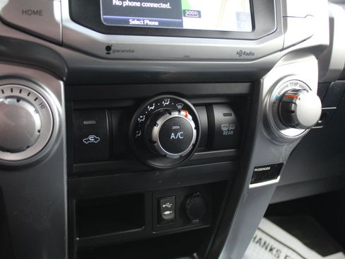 Used 2015 Toyota 4Runner SR5 image 31