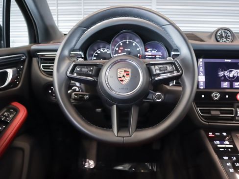 Certified 2023 Porsche Macan AWD/4WD image 13