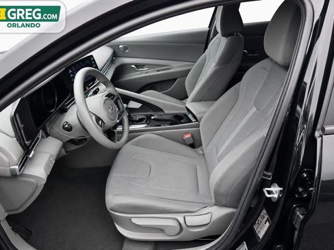 Used 2023 Hyundai Elantra SE FWD image 10