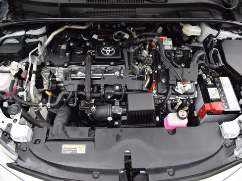 Used 2025 Toyota Corolla LE FWD image 9