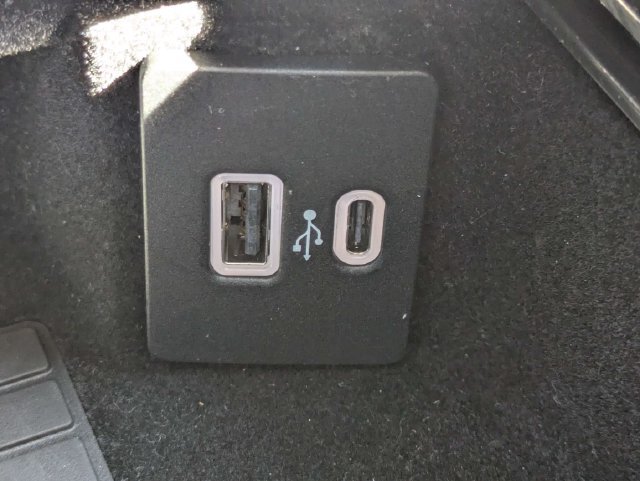 Certified 2024 Lincoln Corsair FWD w/ Equipment Group 101A image 23