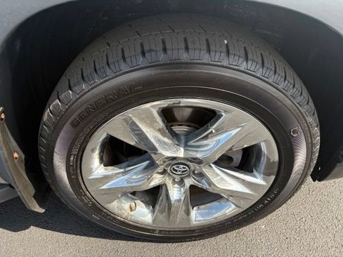 Used 2018 Toyota Highlander Limited AWD/4WD image 23